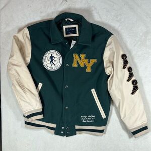 NWT Abercrombie & Fitch Men’s Small Graphic Varsity Jacket NY SOLD OUT Vintage
